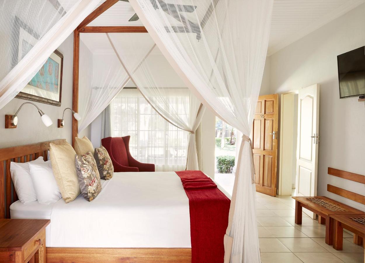 Batonka Guest Lodge Victoria Falls Exterior photo